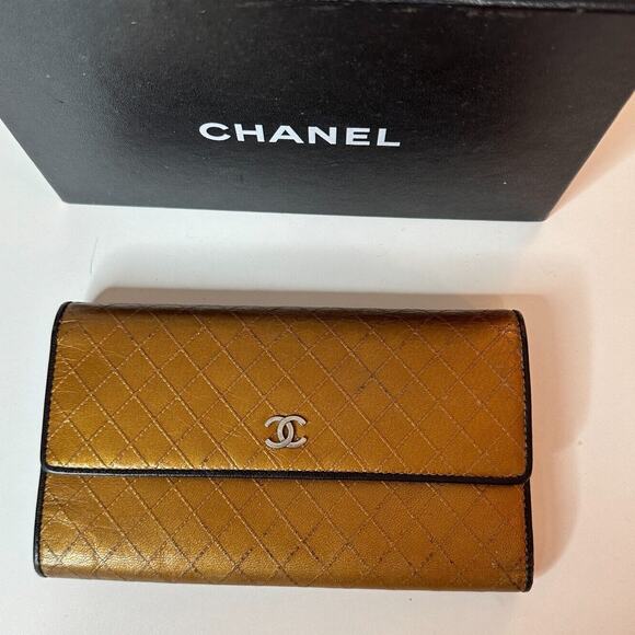 Authentic Chanel Tri-Fold Wallet Gold & Black Interior Trim Leather gold CC Logo - Picture 1 of 14